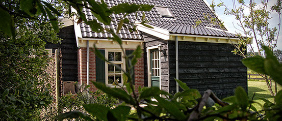 Limosa Wieringen - de mooie grote tuin Vakantiewoning Limosa Wieringen - grote tuin vol vertier en een eigen parkeerplaats