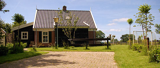 Limosa Wieringen - de mooie grote tuin Vakantiewoning Limosa Wieringen - grote tuin vol vertier en een eigen parkeerplaats